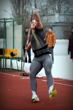 Ansis Brūns met pāri 75 m